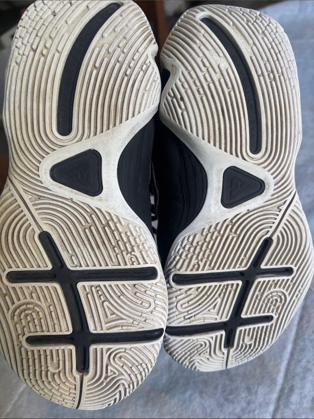 Nike Kids Black and White Athletic Sneakers - Picture 4 of 4